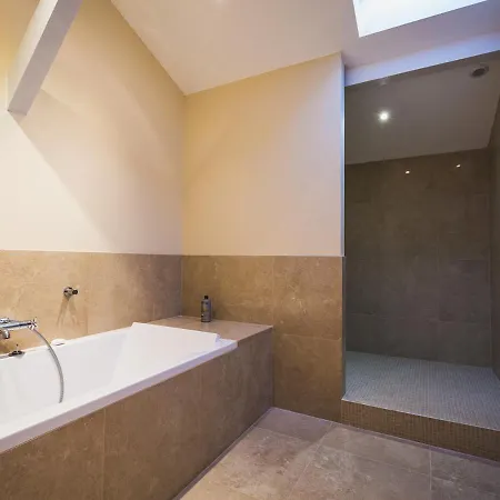 Villa Sleeps 14 Pool Wifi Arbonne