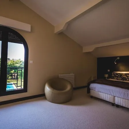 Sleeps 14 Pool Wifi Villa